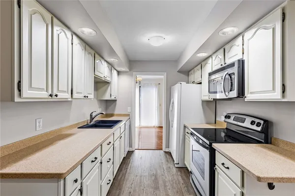 $284,900 | 32 Greenwood Park, Pittsford, NY 14534