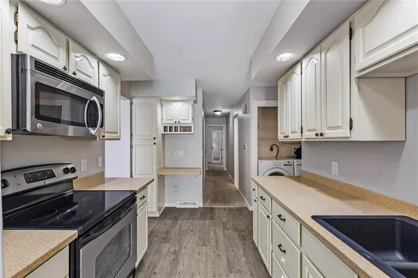 $284,900 | 32 Greenwood Park, Pittsford, NY 14534