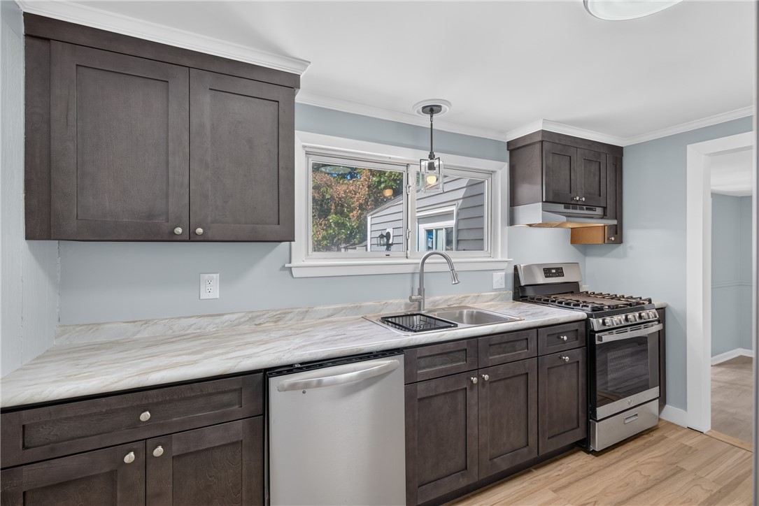 59 Graybar Road Warwick, RI 02888 - Photo 7 of 28 Gallery Image 7