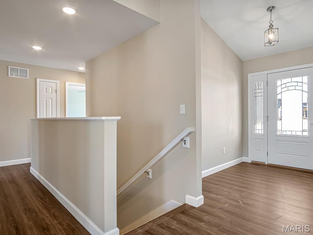 331 Jenny Court Waterloo, IL 62298 - Photo 3 of 27