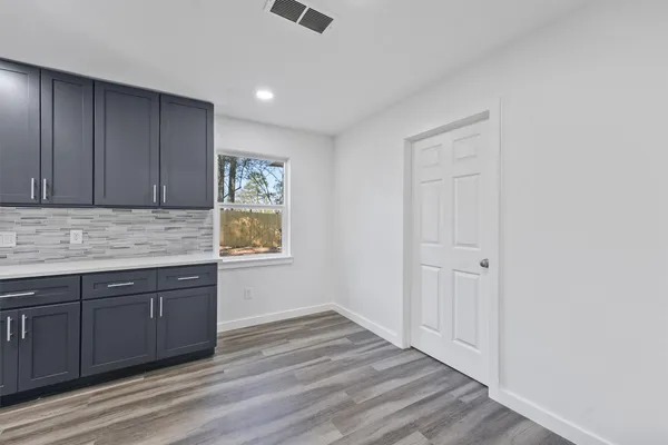 $2,400 | 205 Elmwood Street, Huntsville, TX 77320