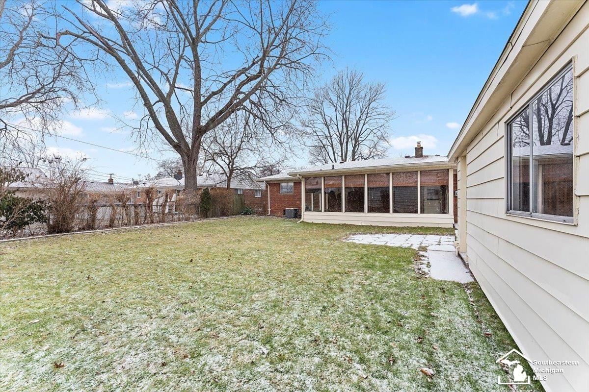 2531 Middlefield Road Trenton, MI 48183 - Photo 26 of 26 50163922-ad59eb1b-6289-446f-ab25-575383aed5f4.JPG
