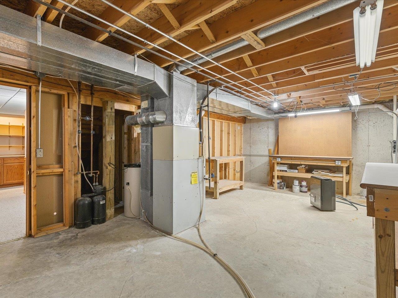 8027 Barclay Road Rockford, IL 61102 - Photo 46 of 67 a view of a room with gym equipment