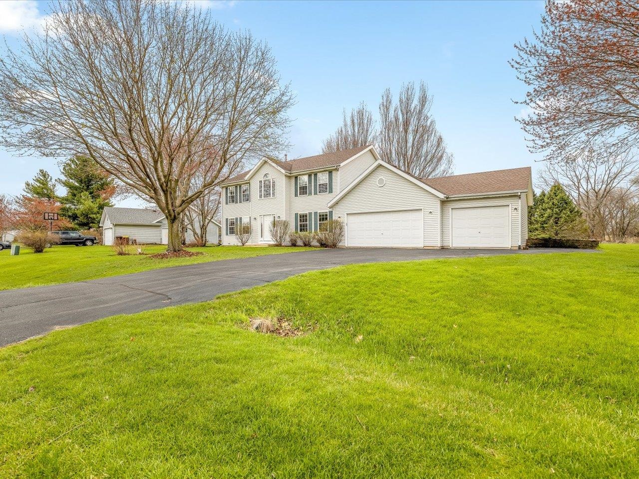 8027 Barclay Road Rockford, IL 61102 - Photo 5 of 67 a view of a yard with a house and a large tree