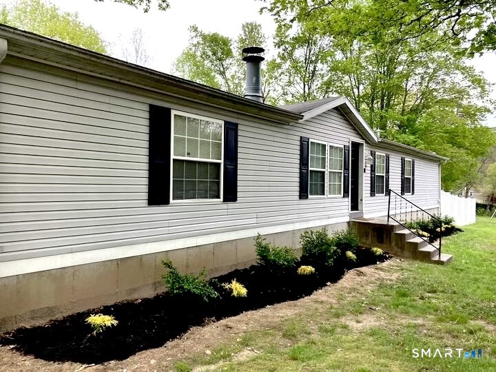75 Union City Road Naugatuck, CT 06770 - Photo 2 of 16 Front of the house