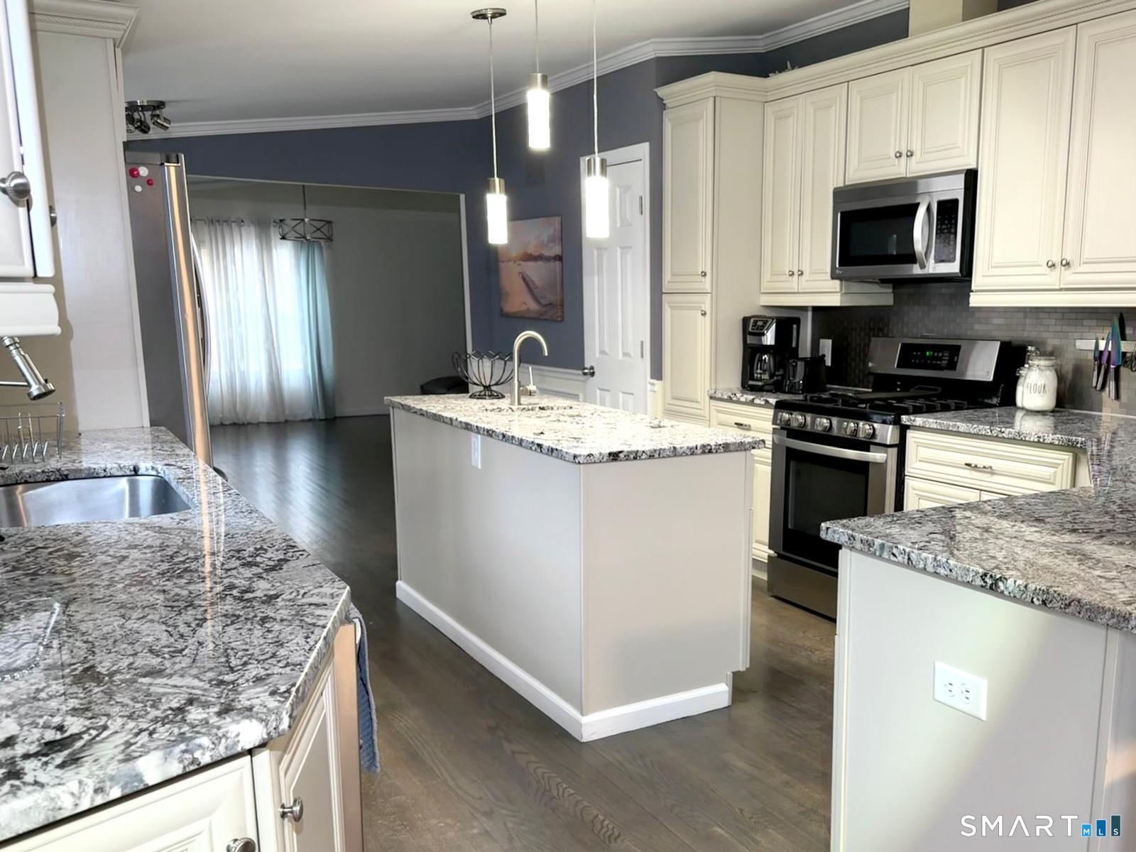 75 Union City Road Naugatuck, CT 06770 - Photo 4 of 16 Kitchen