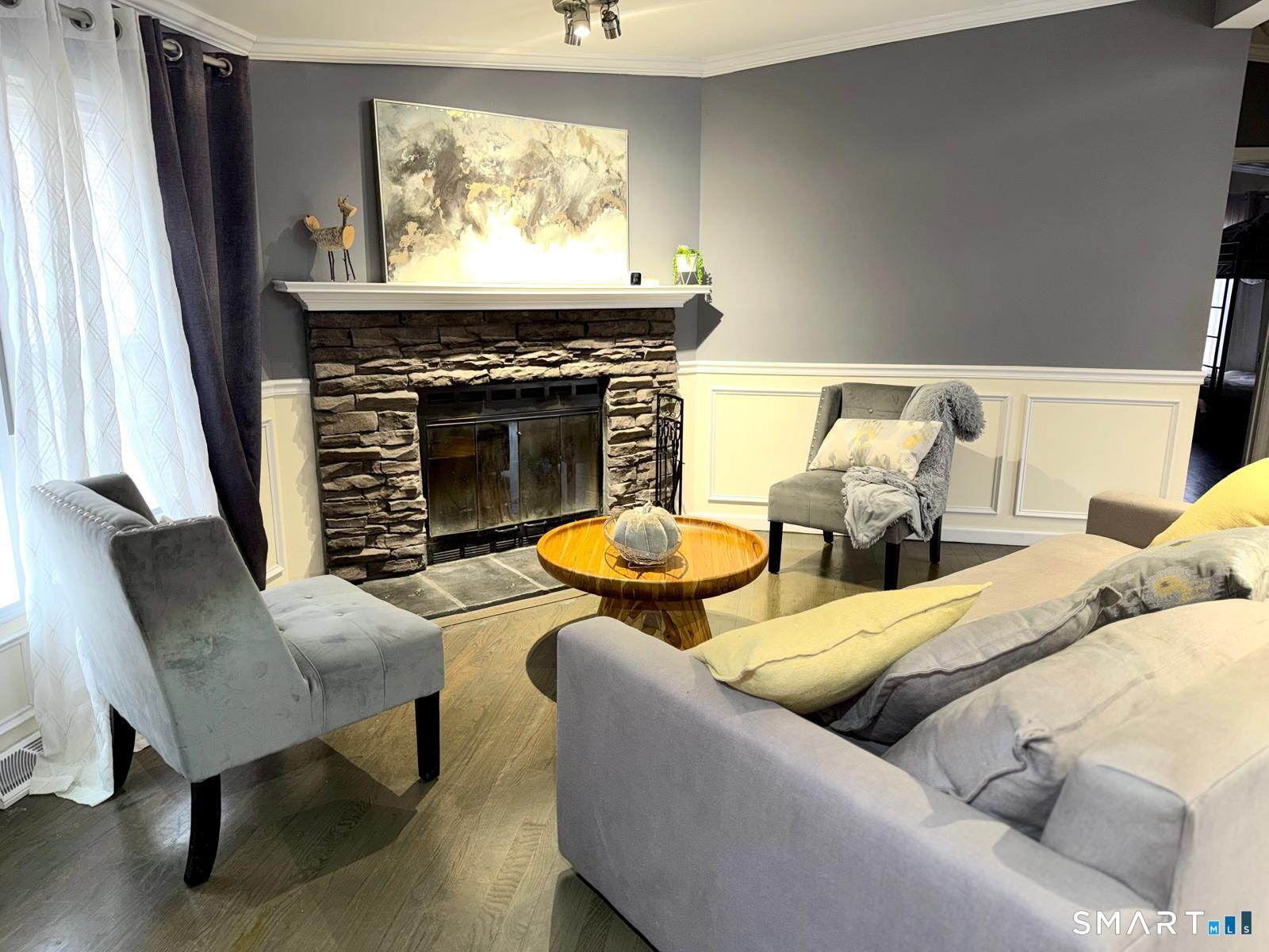 75 Union City Road Naugatuck, CT 06770 - Photo 7 of 16 Livingroom