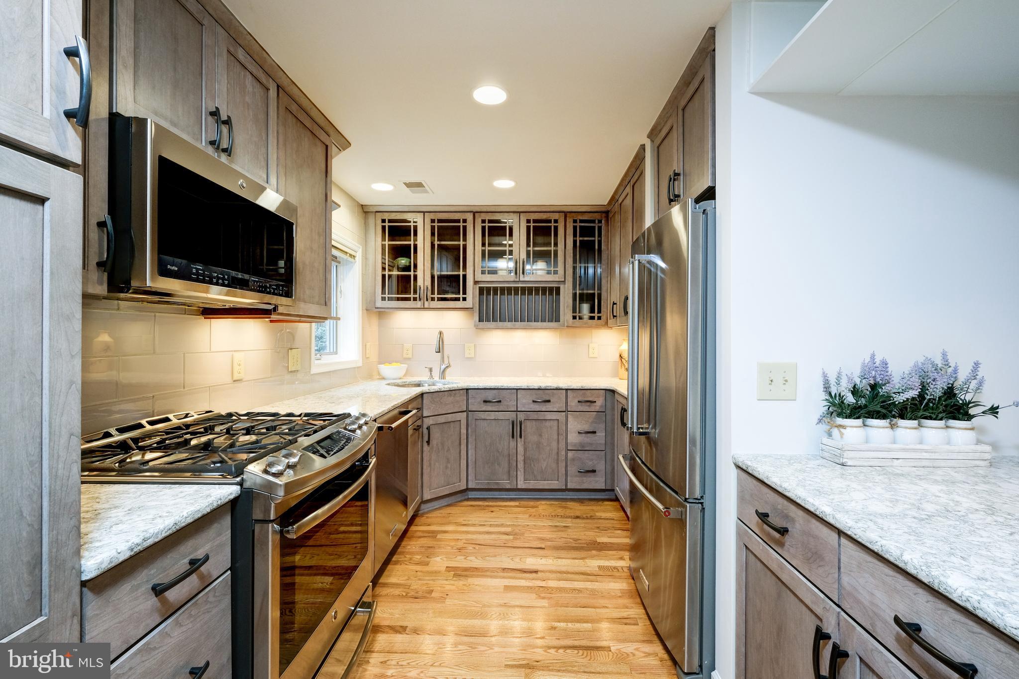 6417 83rd Place Cabin John, MD 20818 - Photo 9 of 48