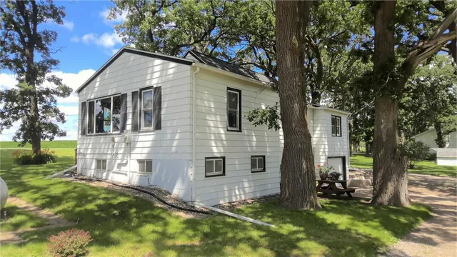 $214,900 | 78665 County Road 46, Albert Lea, MN 56007