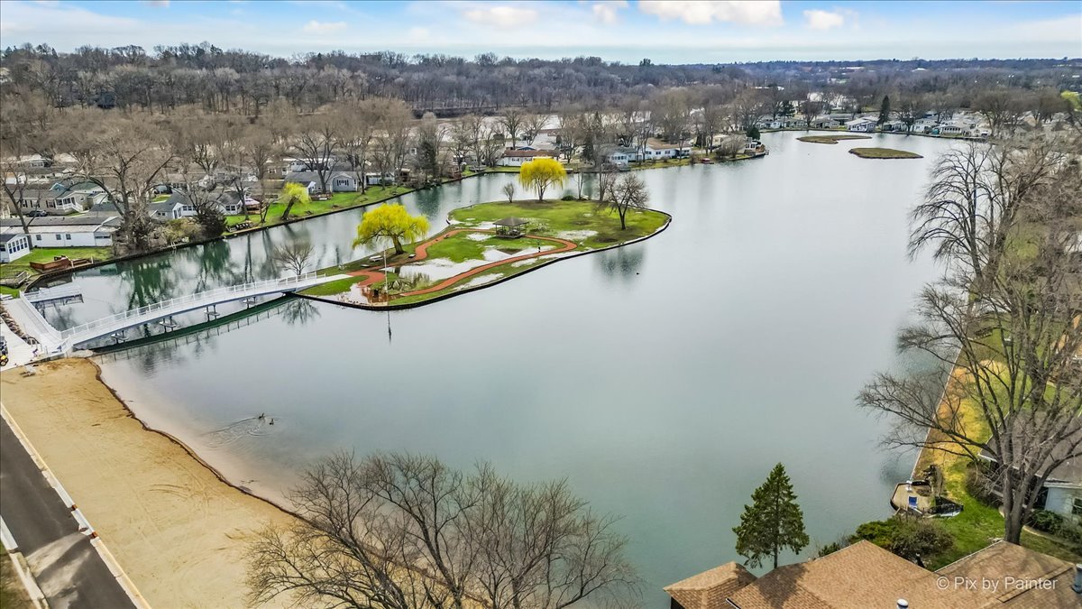173 Northshore Road Elgin, IL 60123 - Photo 3 of 39 a view of a lake with a mountain view