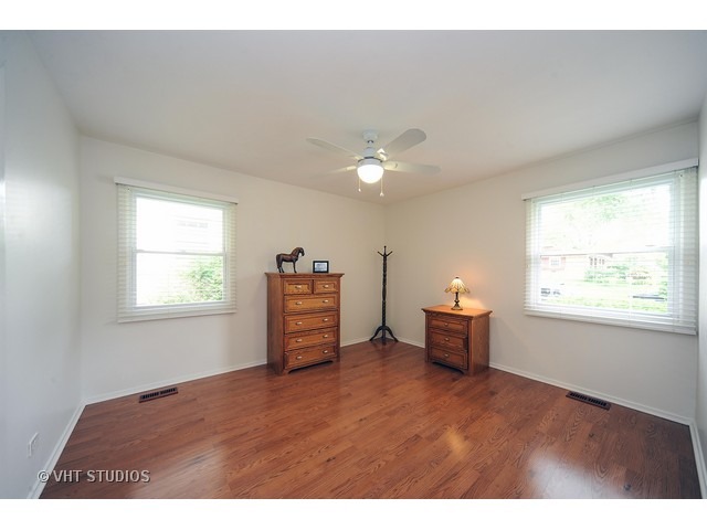 129 Stonegate Road Buffalo Grove, IL 60089 - Photo 13 of 16