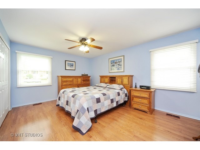 129 Stonegate Road Buffalo Grove, IL 60089 - Photo 10 of 16