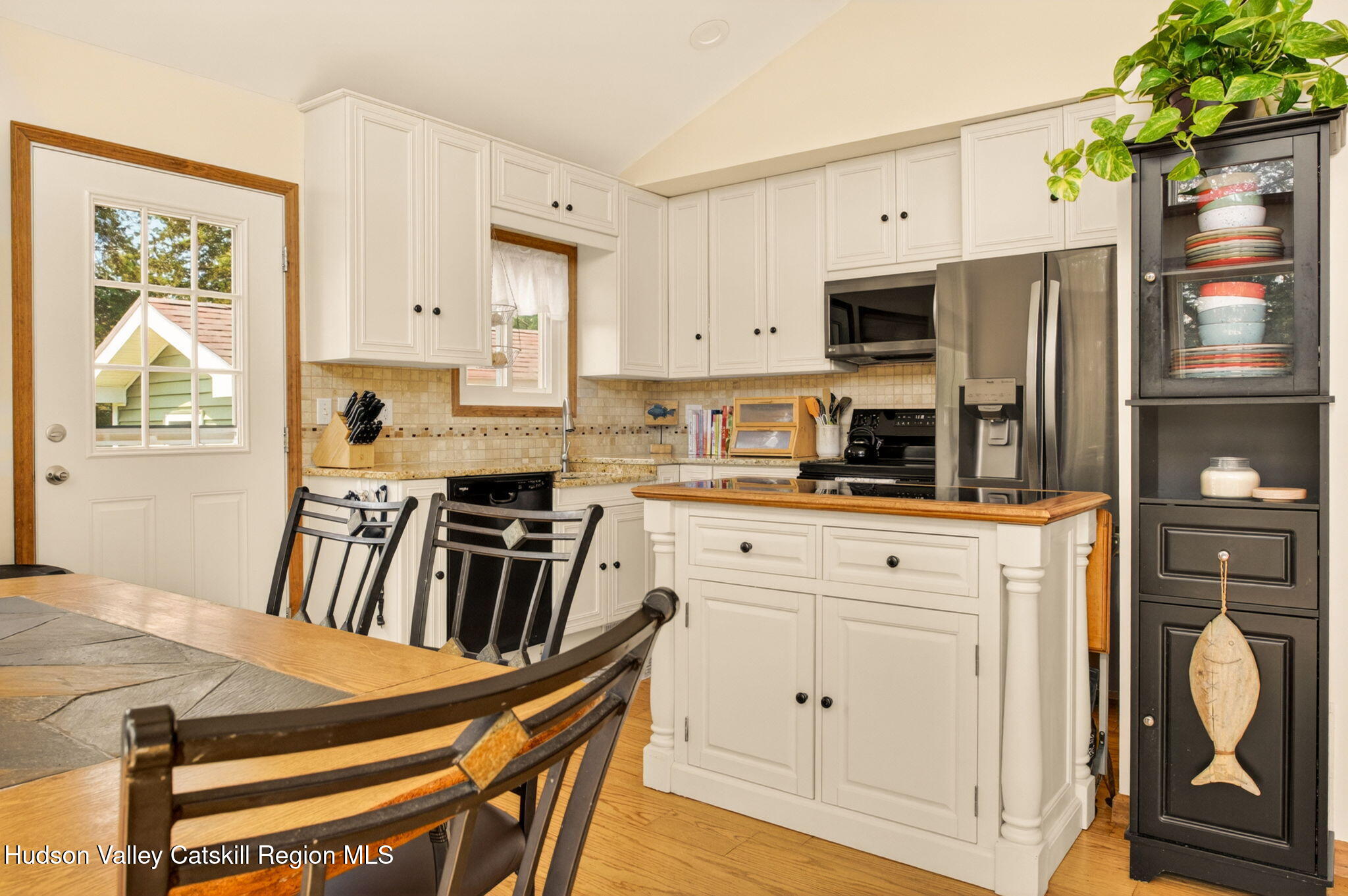 60 Travis Place Athens, NY 12015 - Photo 17 of 35 1 kitchen