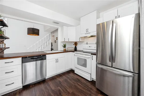 $1,995 | 2095 Sunset Point Road, Unit 2504, Clearwater, FL 33765