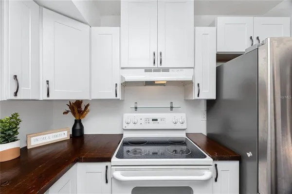 $1,995 | 2095 Sunset Point Road, Unit 2504, Clearwater, FL 33765