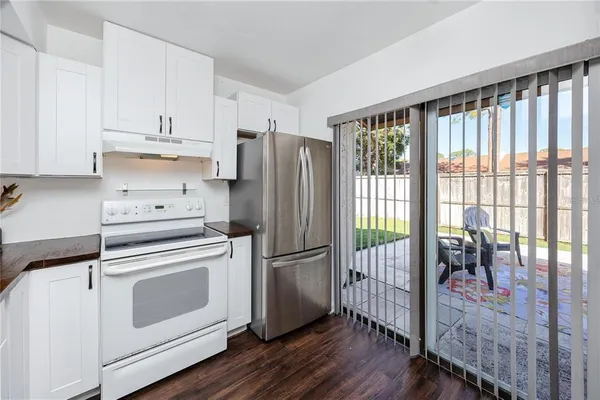 $1,995 | 2095 Sunset Point Road, Unit 2504, Clearwater, FL 33765