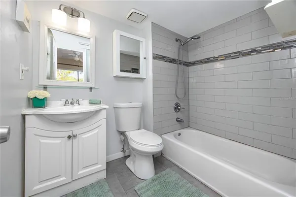 $1,995 | 2095 Sunset Point Road, Unit 2504, Clearwater, FL 33765