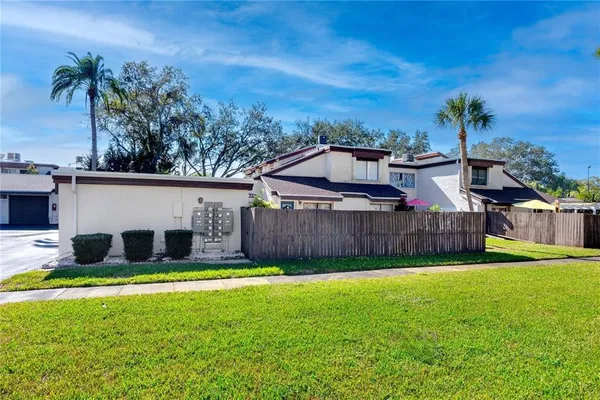 $1,995 | 2095 Sunset Point Road, Unit 2504, Clearwater, FL 33765