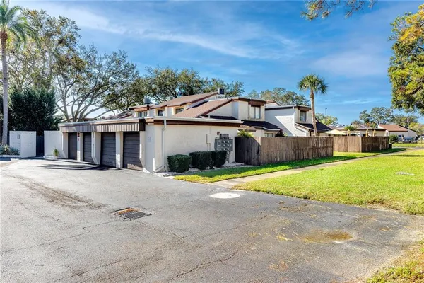 $1,995 | 2095 Sunset Point Road, Unit 2504, Clearwater, FL 33765