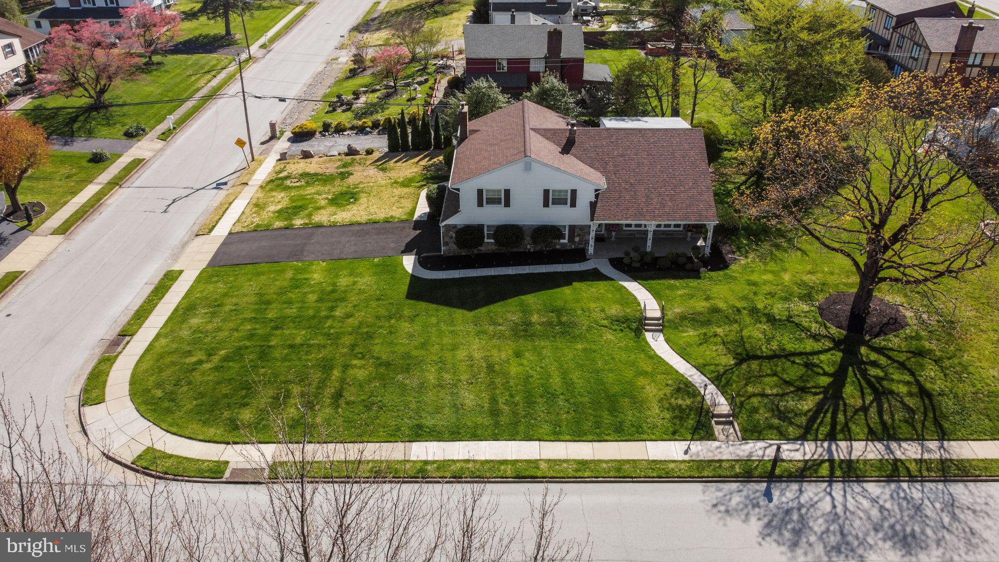 32 Durand Road Huntingdon Valley, PA 19006 - Photo 2 of 46