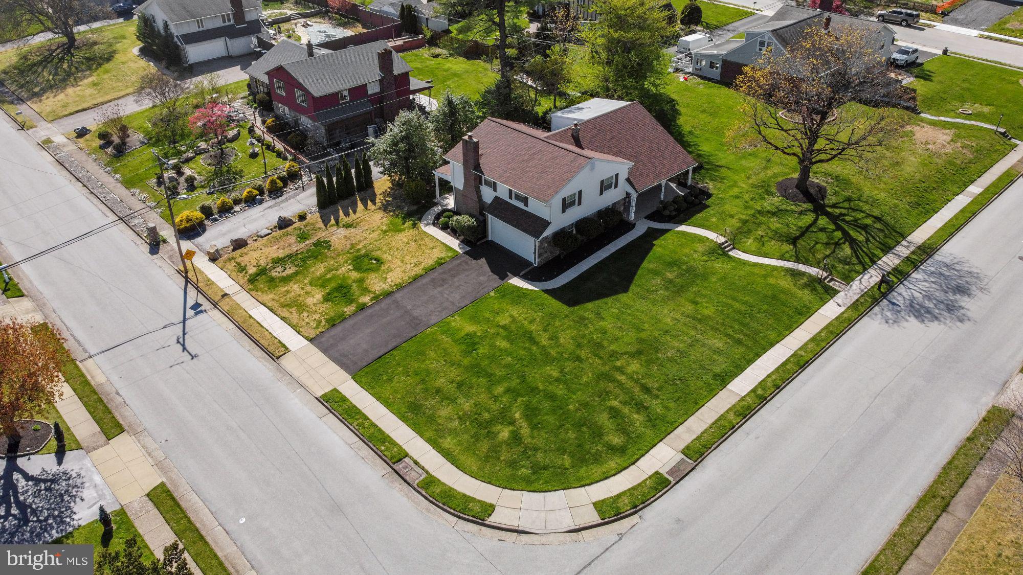 32 Durand Road Huntingdon Valley, PA 19006 - Photo 3 of 46