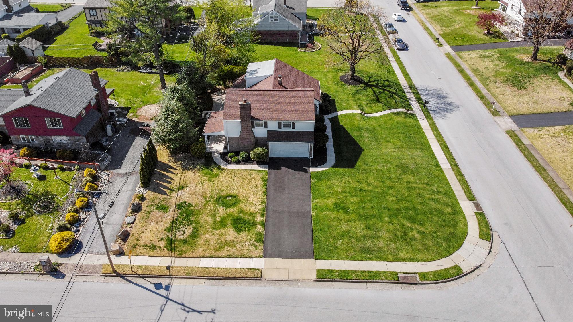 32 Durand Road Huntingdon Valley, PA 19006 - Photo 4 of 46