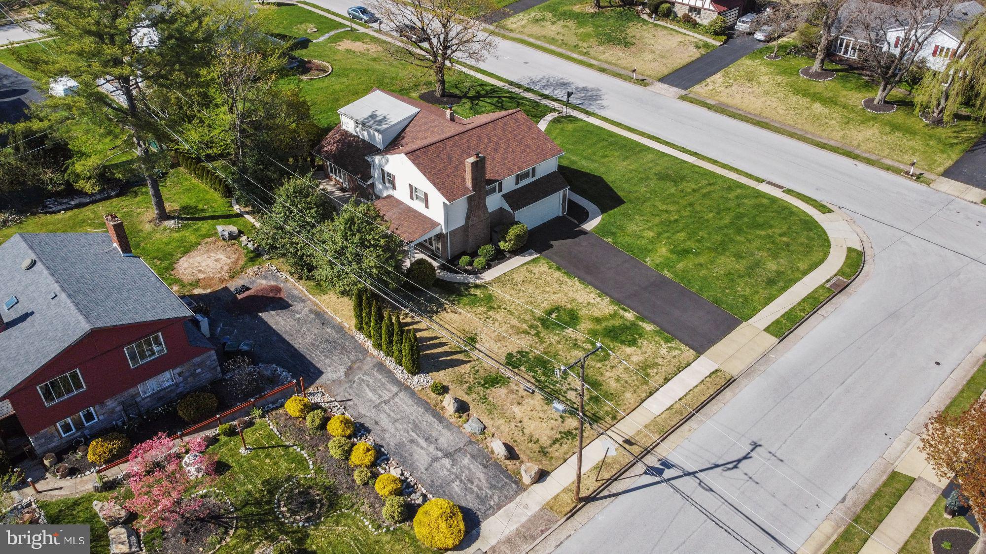 32 Durand Road Huntingdon Valley, PA 19006 - Photo 5 of 46