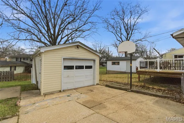 $200,000 | 3917 Crosby Drive, St. Louis, MO 63123
