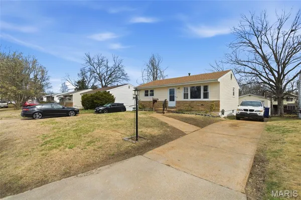 $200,000 | 3917 Crosby Drive, St. Louis, MO 63123