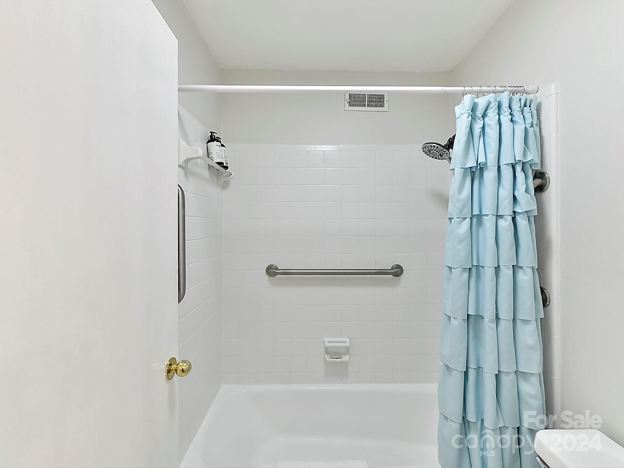 1708 Roxborough Road, Unit E Charlotte, NC 28211 - Photo 11 of 20 a bathroom with a shower