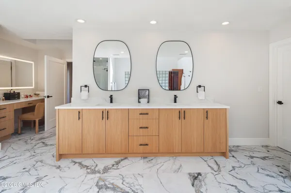 $3,950,000 | 294 East Middle Patent Road, Greenwich, CT 06831