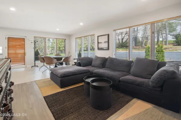 $3,950,000 | 294 East Middle Patent Road, Greenwich, CT 06831