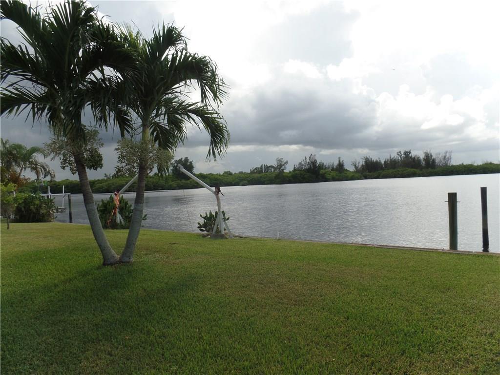 150 Southwest Cabana Point Circle, Unit 13 Stuart, FL 34994 - Photo 13 of 25 Gallery Image 13