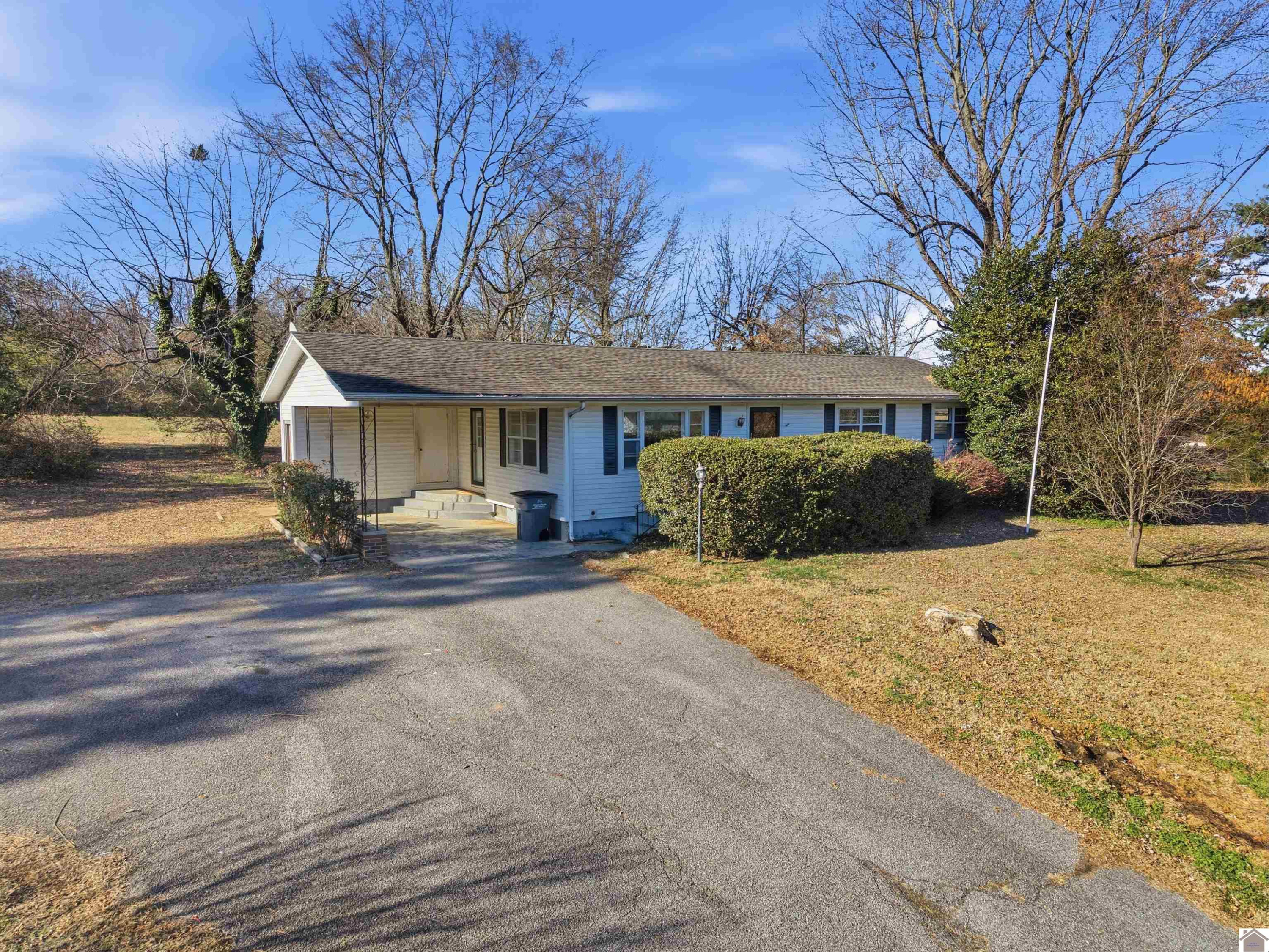 5045 Contest Road Paducah, KY 42001 - Photo 28 of 39 Carport