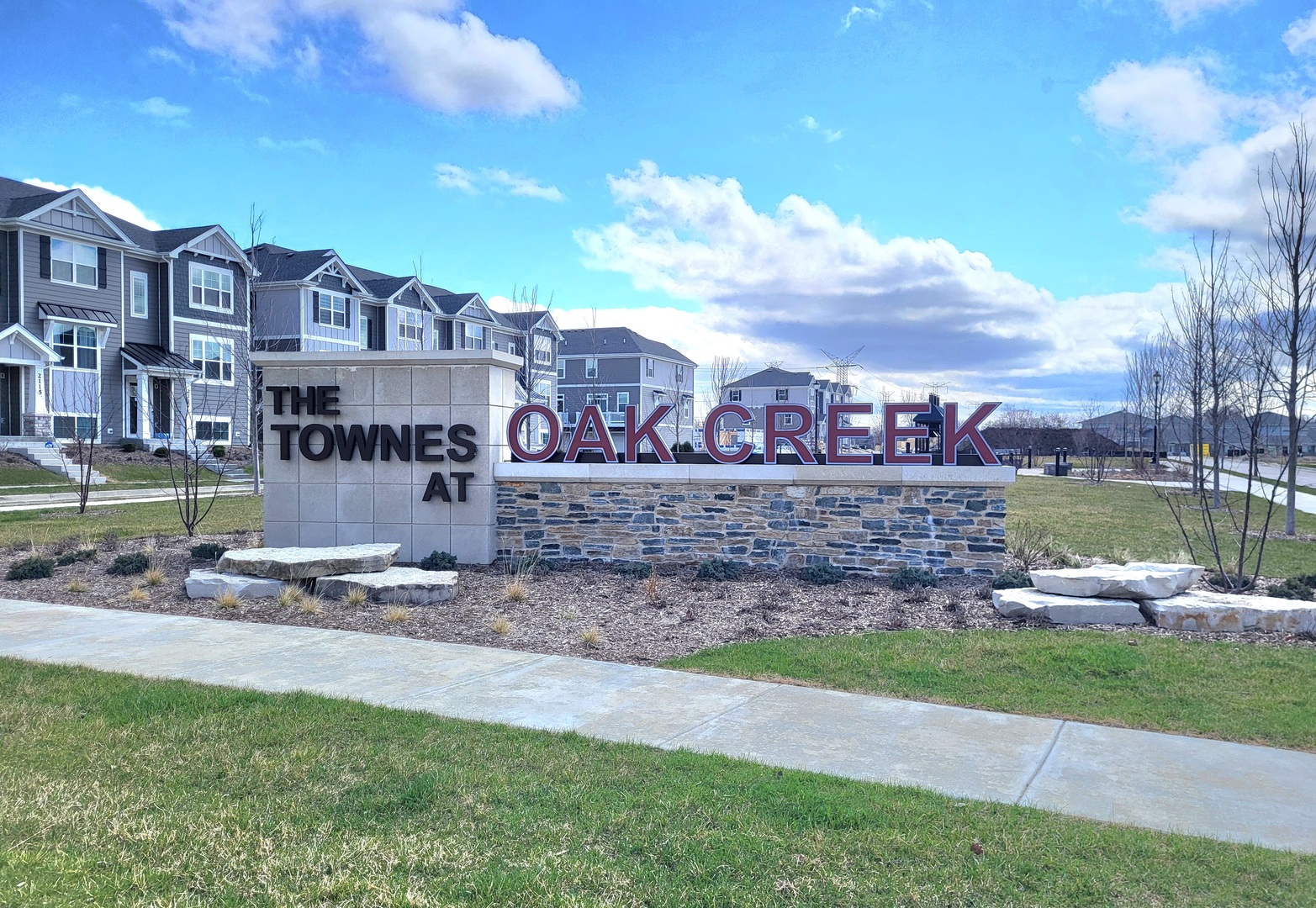 563 Yosemite Way Mundelein, IL 60060 - Photo 2 of 34 a view of a street with houses