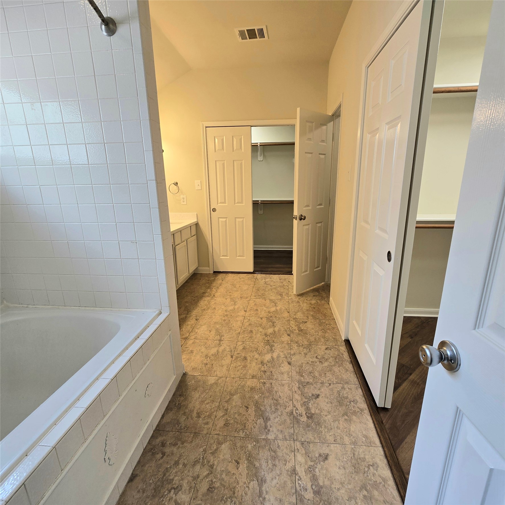 6411 Slate Stone Street Houston, TX 77084 - Photo 9 of 38 A spacious bathroom featuring a soon-to-be-installed new soaking tub.