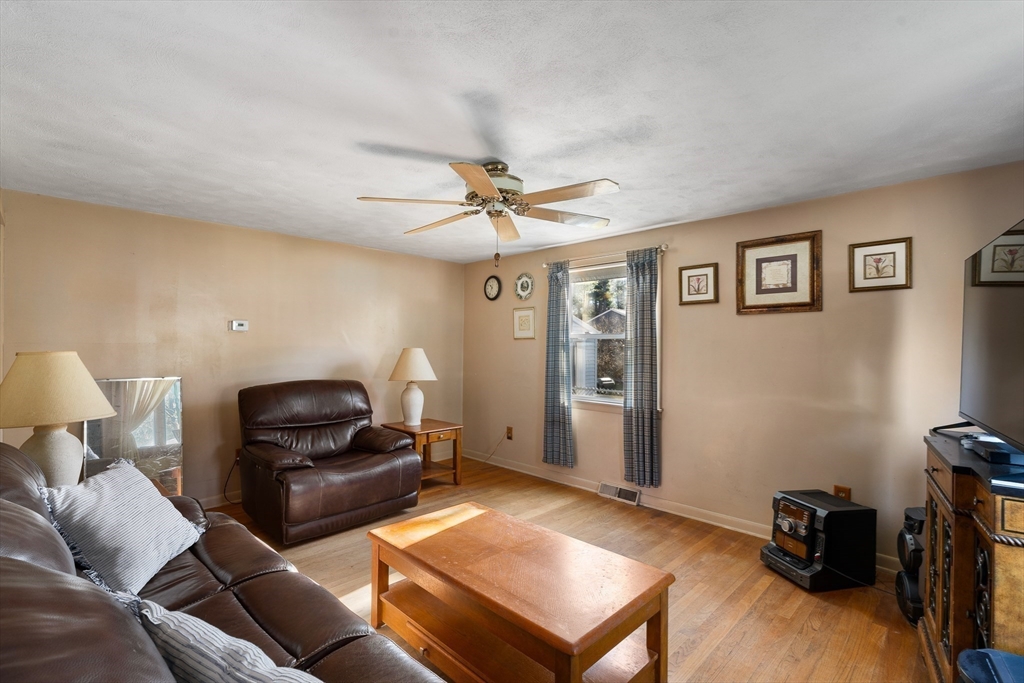 331 Grand Valley Road Springfield, MA 01128 - Photo 14 of 37 a living room with furniture