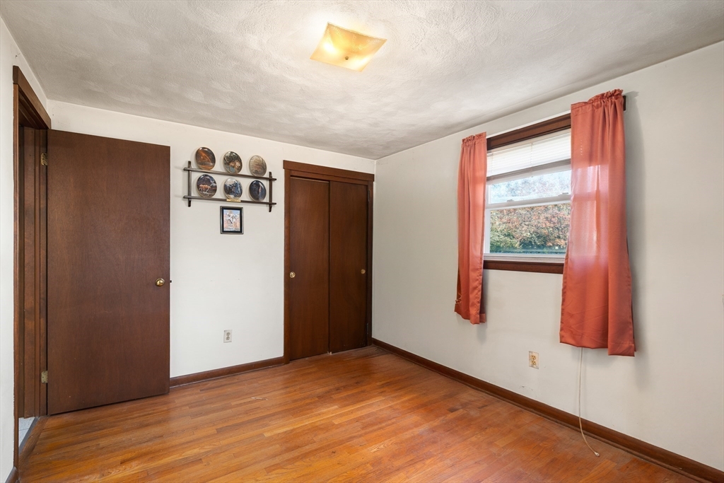 331 Grand Valley Road Springfield, MA 01128 - Photo 21 of 37 a view of entryway with window