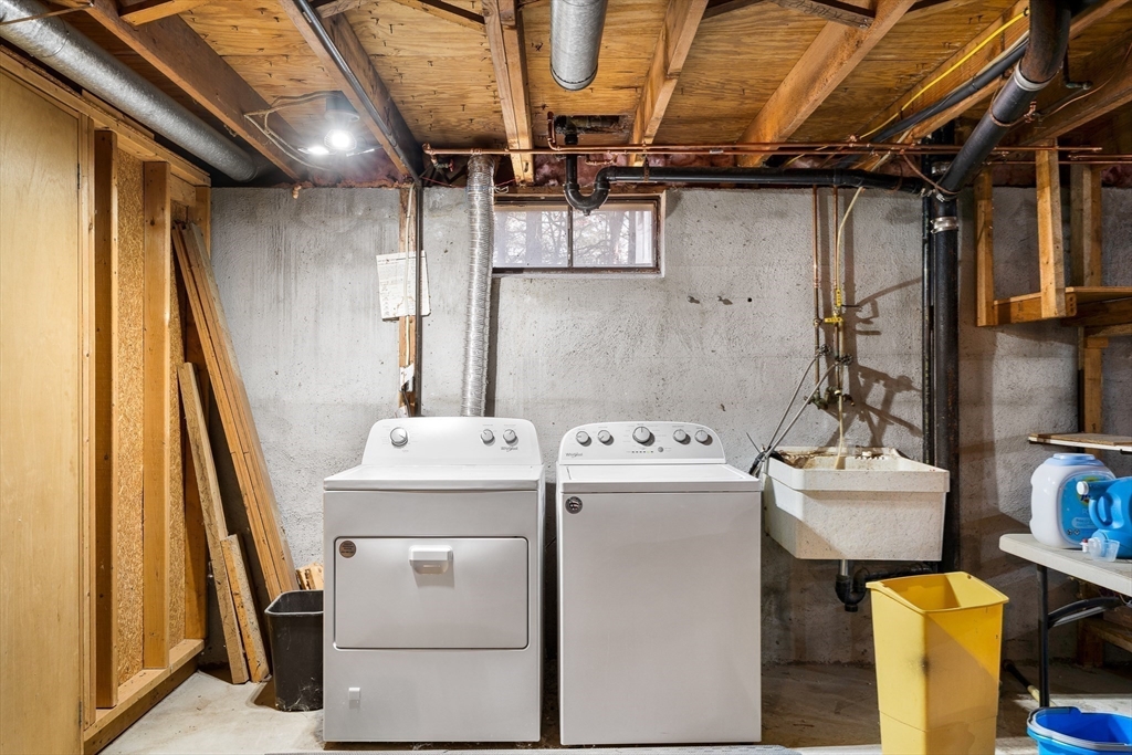 331 Grand Valley Road Springfield, MA 01128 - Photo 26 of 37 a utility room with dryer and washer
