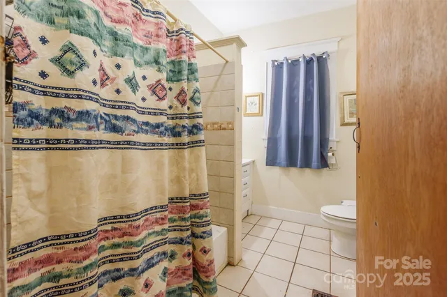 a bathroom with a bathtub and toilet