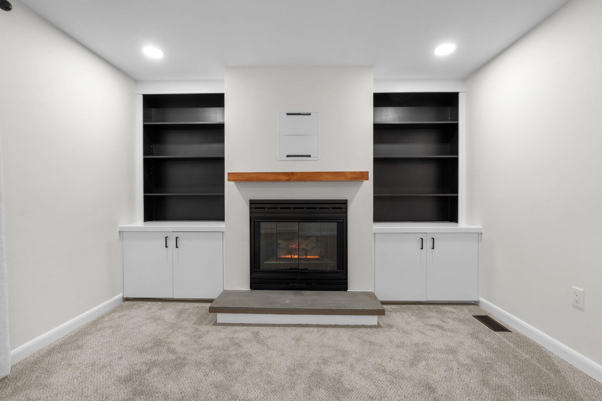 2 Rockingham Court Bedford, NH 03110 - Photo 17 of 56