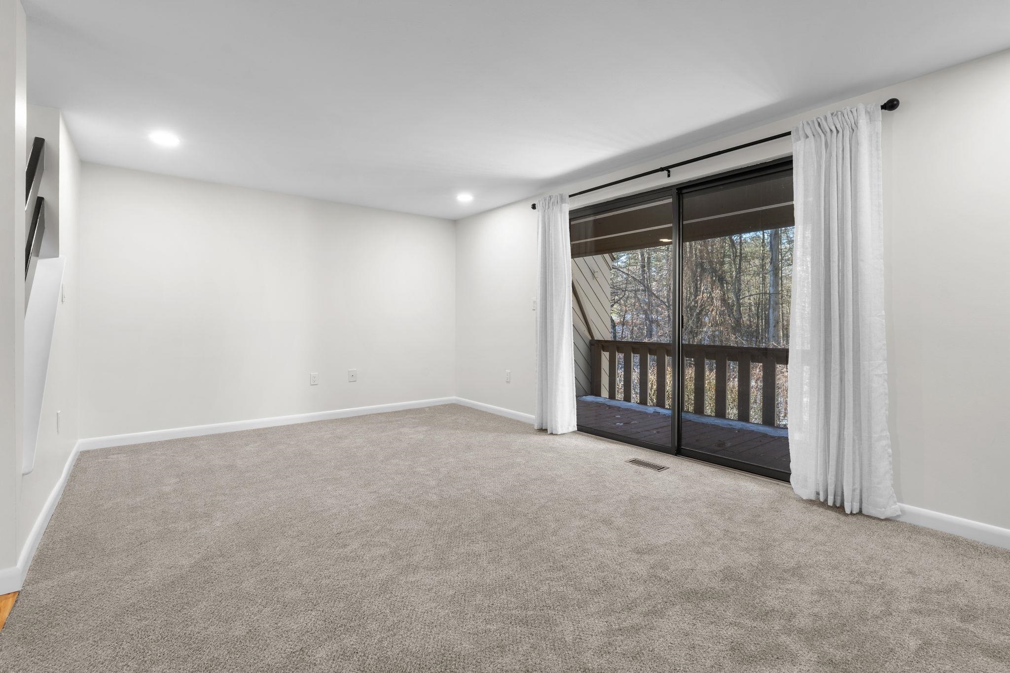 2 Rockingham Court Bedford, NH 03110 - Photo 20 of 56