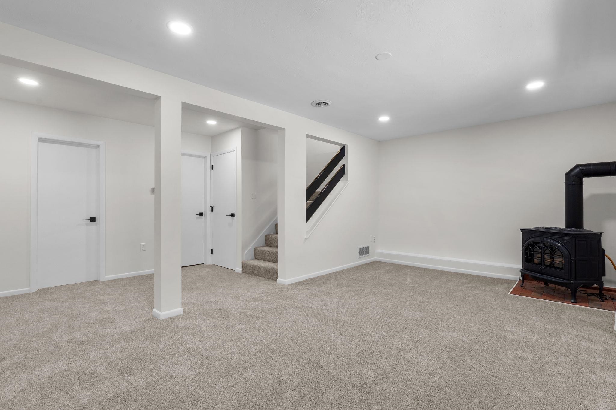 2 Rockingham Court Bedford, NH 03110 - Photo 41 of 56