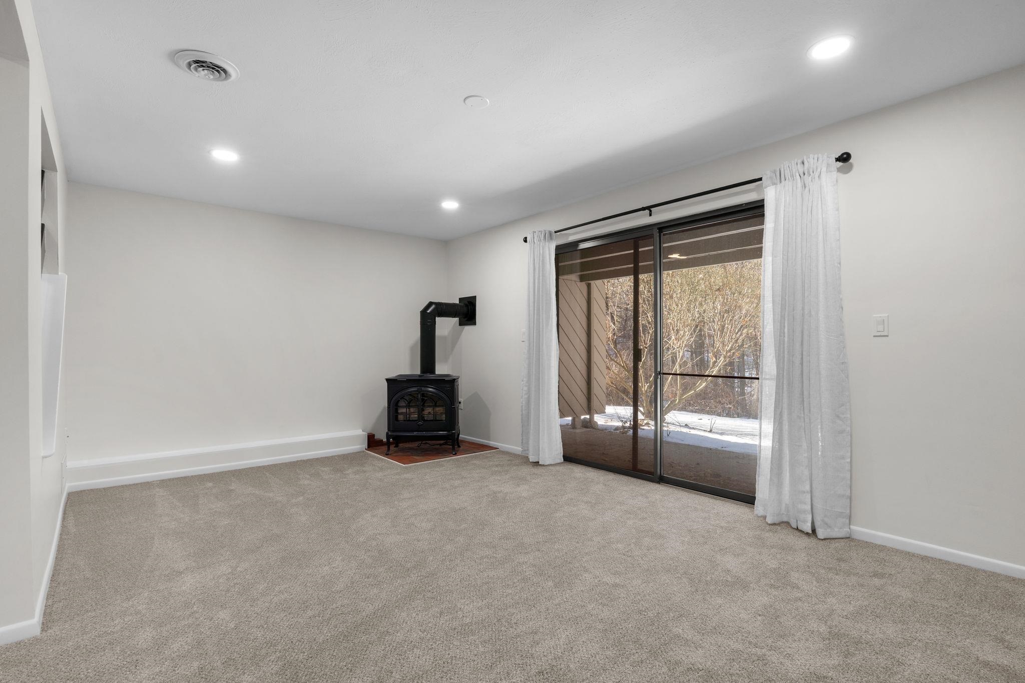 2 Rockingham Court Bedford, NH 03110 - Photo 43 of 56