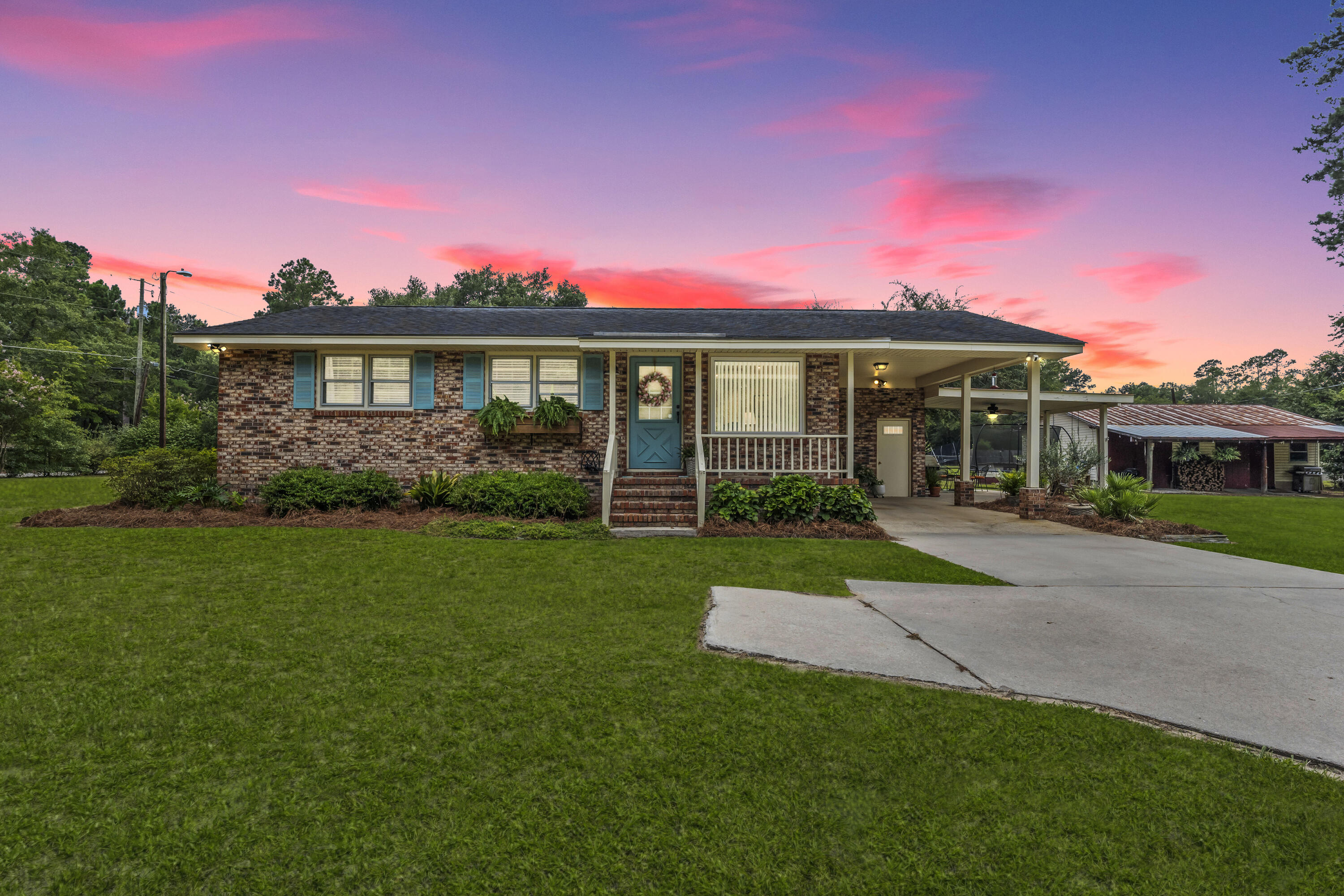 28 County Rd S-45-139 Kingstree, SC 29556 - Photo 1 of 29 A-Twilight