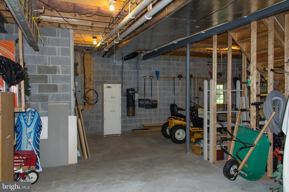 43 Field Lane Lititz, PA 17543 - Photo 34 of 45