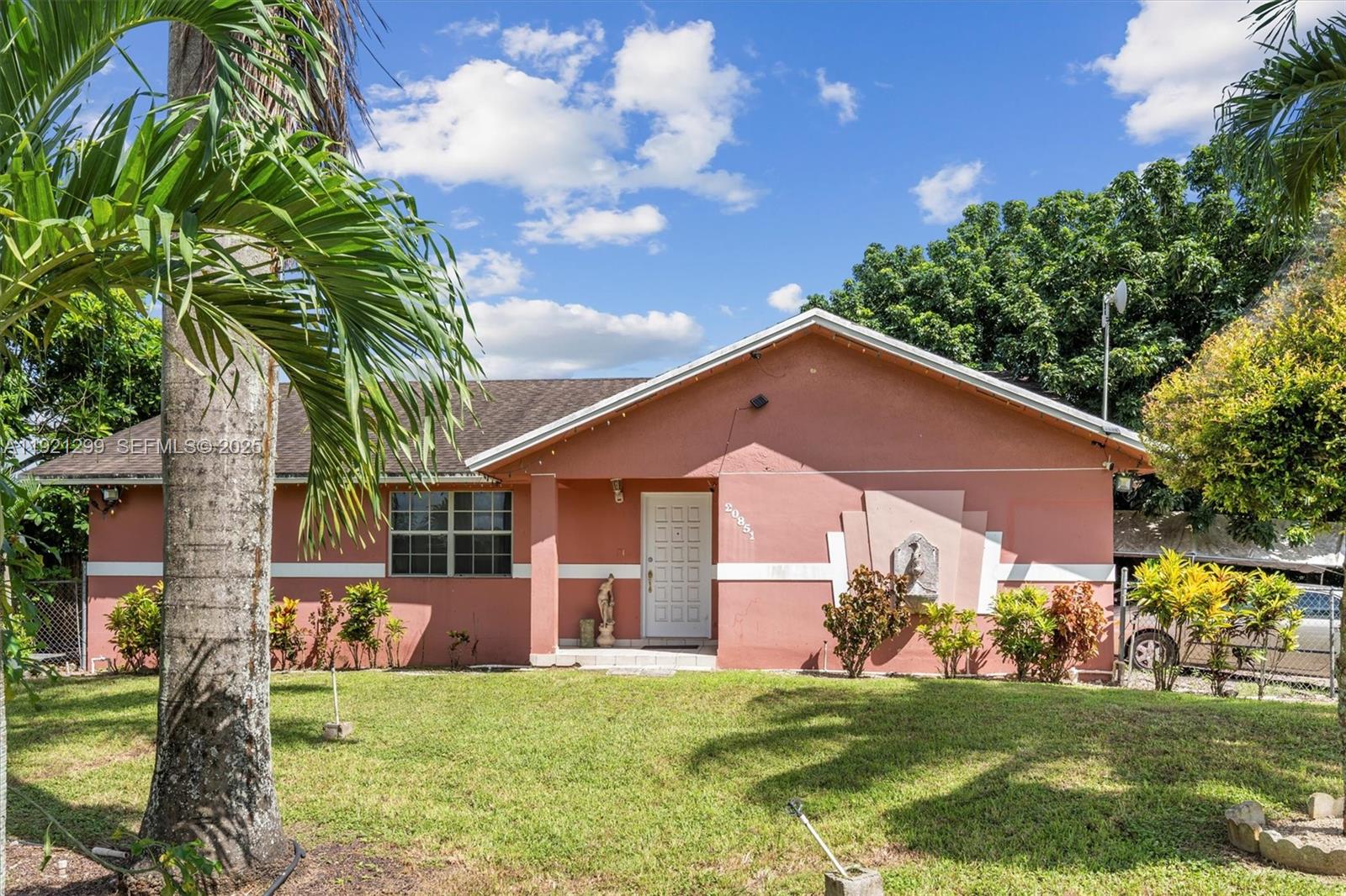 a view of a house with a yard