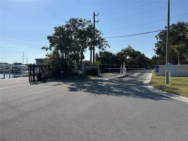 $2,300 | 1316 Pasadena Avenue South, Unit 202, South Pasadena, FL 33707