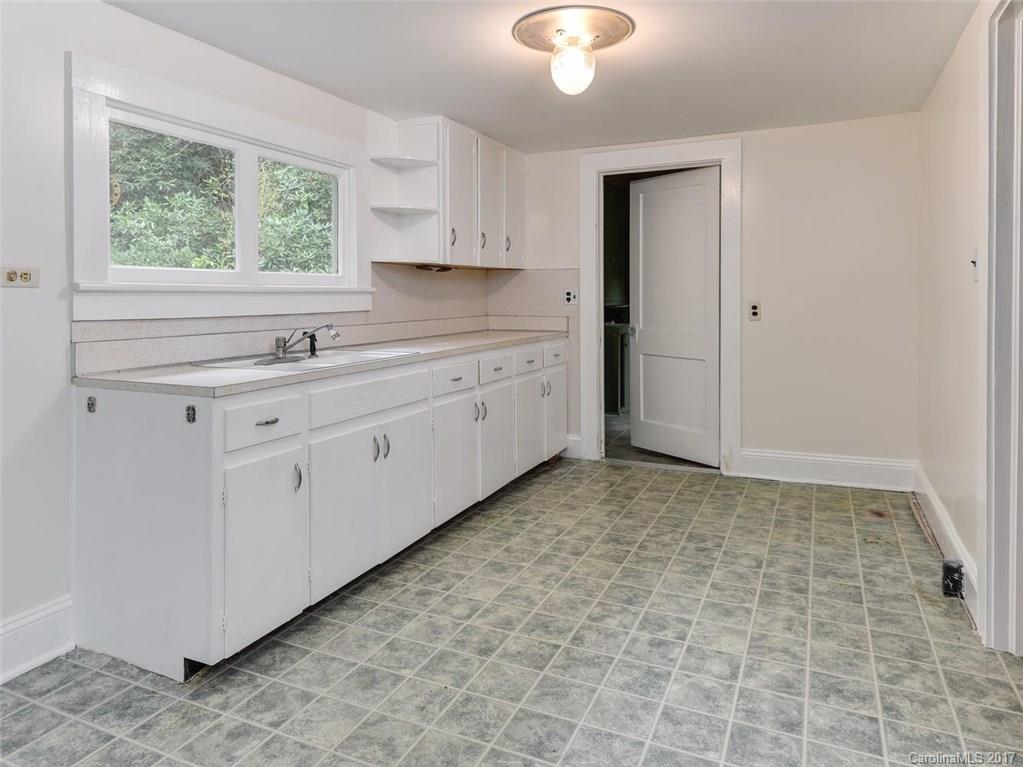 11 Marlowe Road Fairview, NC 28730 - Photo 7 of 22 Gallery Image 7