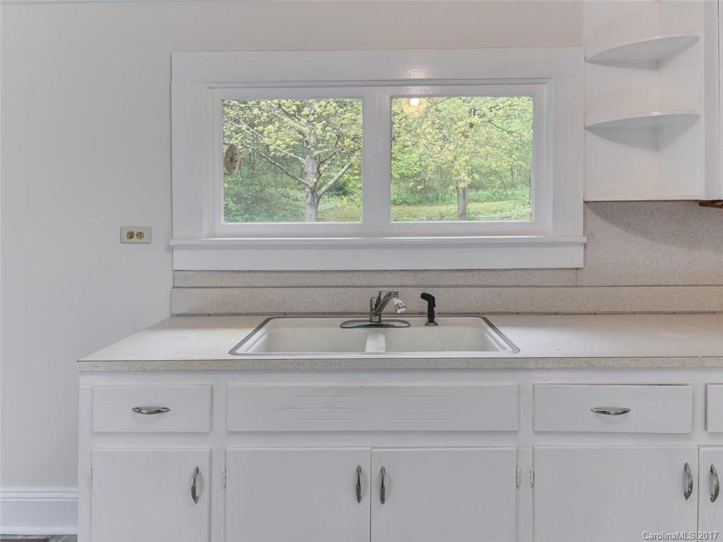 11 Marlowe Road Fairview, NC 28730 - Photo 8 of 22 Gallery Image 8